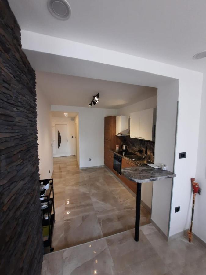 Njivice, Otok Krk, Apartman Dora エクステリア 写真