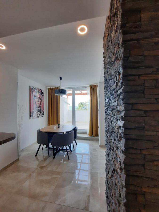 Njivice, Otok Krk, Apartman Dora エクステリア 写真