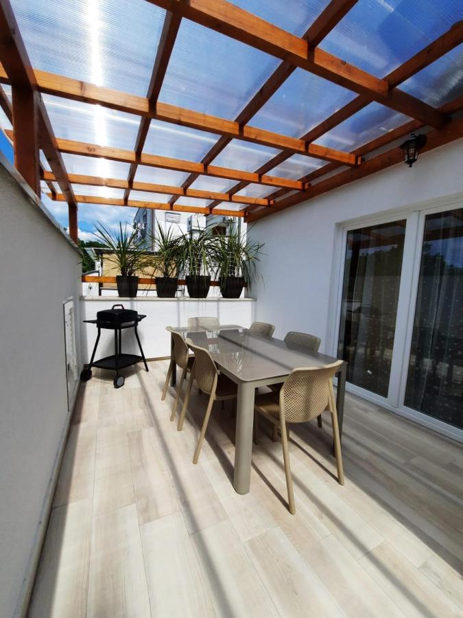 Njivice, Otok Krk, Apartman Dora エクステリア 写真