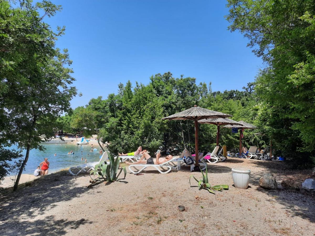 Njivice, Otok Krk, Apartman Dora エクステリア 写真