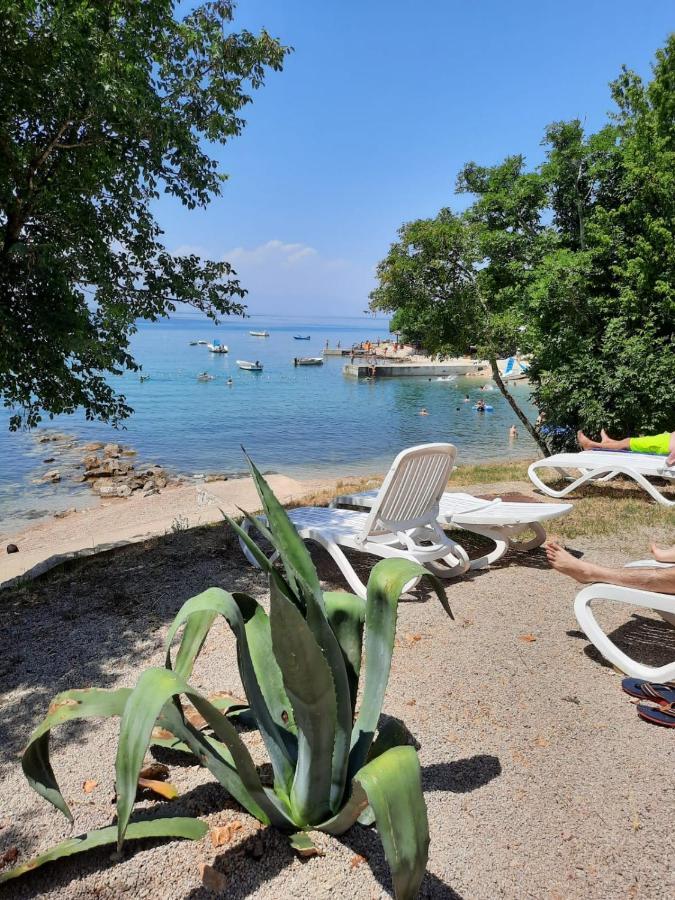 Njivice, Otok Krk, Apartman Dora エクステリア 写真